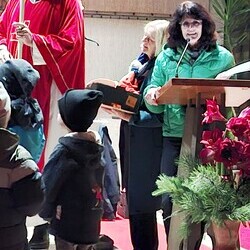 Tina Schörgi gestaltete eine schöne Nikolaussegensfeier in der Kirche. 