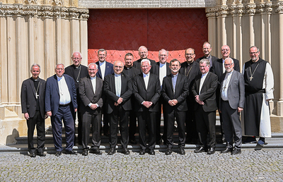 Die Mitglieder der Österreichischen Bischofskonferenz bei der Sommervollversammlung in Mariazell.